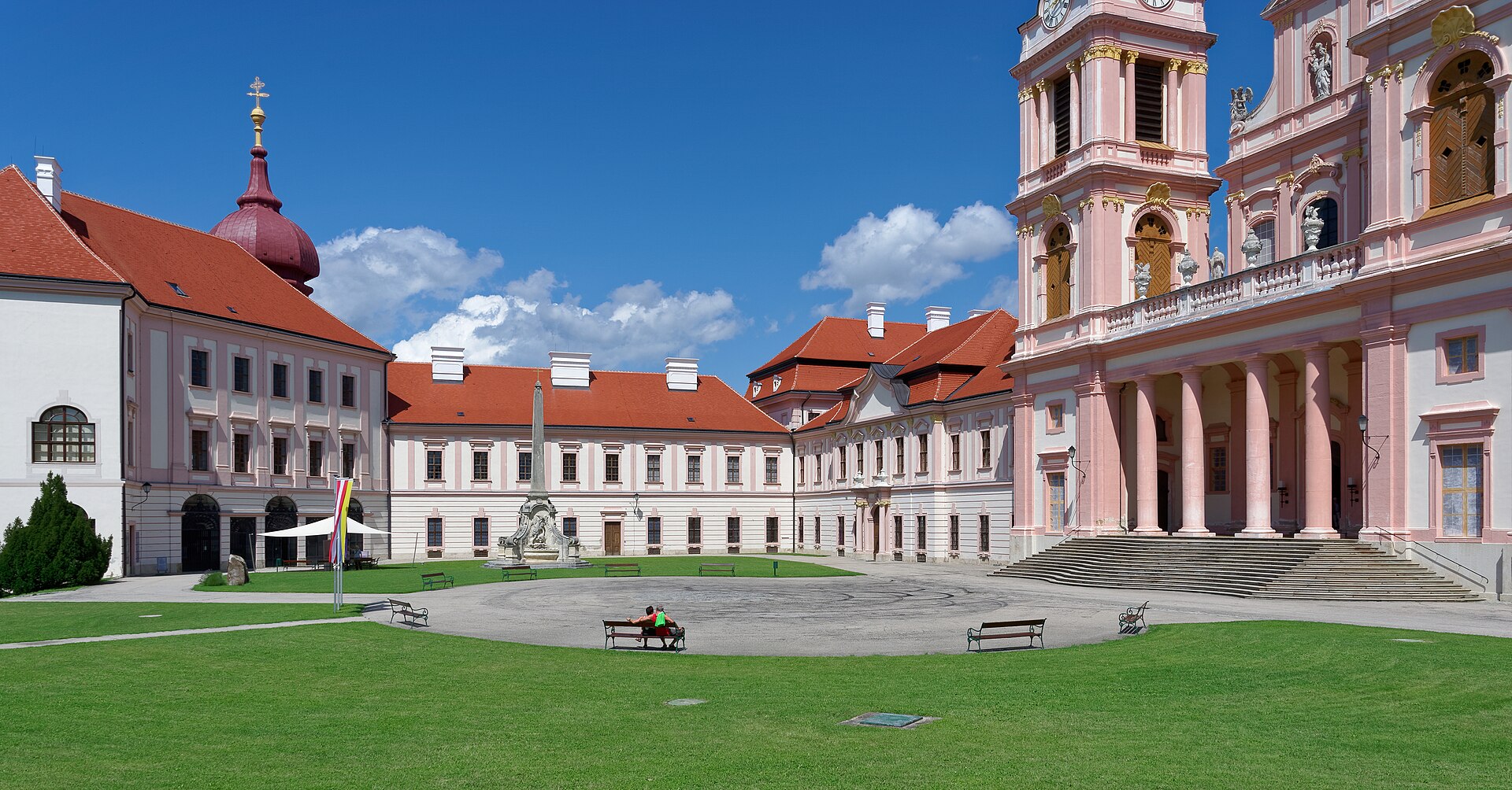 Stift Göttweig auf seinem Hügel